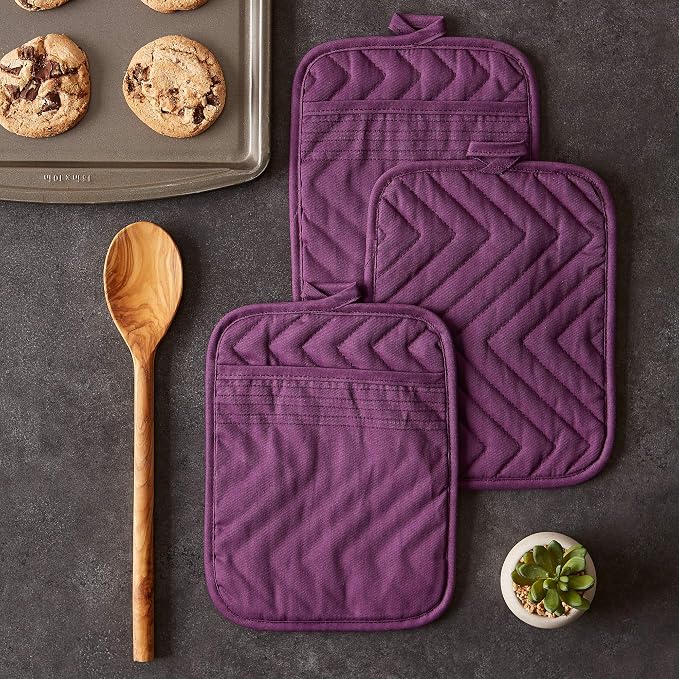 DII Heat Resistant Quilted Cotton Pot Holder Set, Designed - Image 4