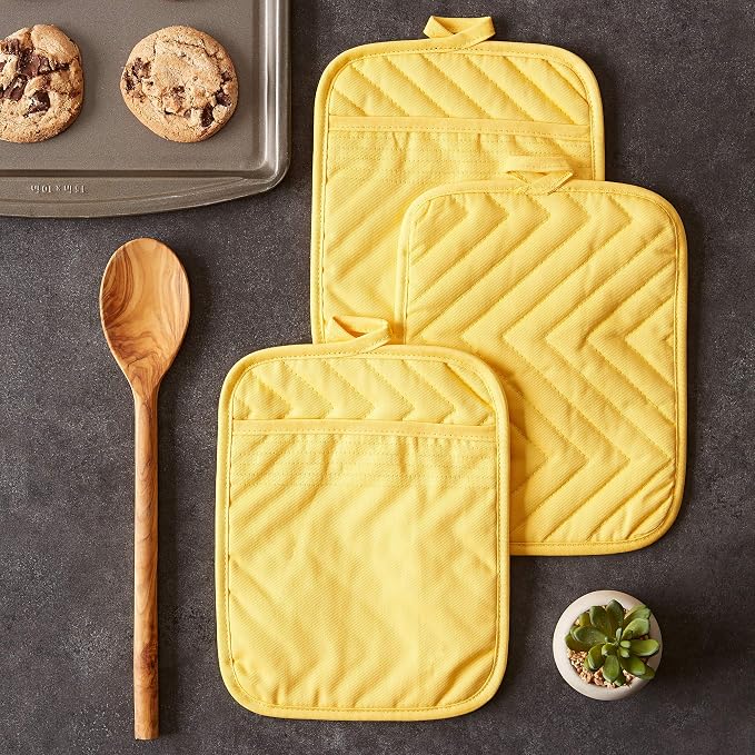 DII Heat Resistant Quilted Cotton Pot Holder Set, Designed - Image 4
