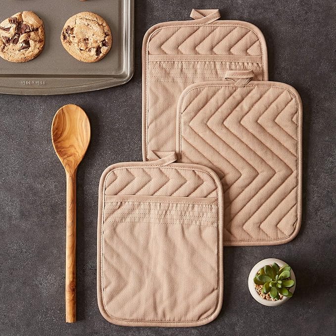 DII Heat Resistant Quilted Cotton Pot Holder Set, Designed - Image 4